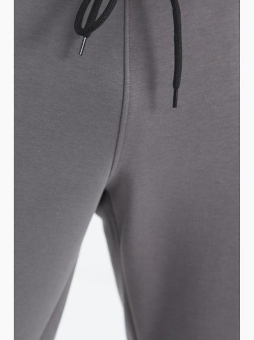 Pantalon de jogging homme coupe regular en molleton 3 fils tommy - Kiabi Pantalon de jogging homme coupe regular en molleton 3 fils tommy - Kiabi