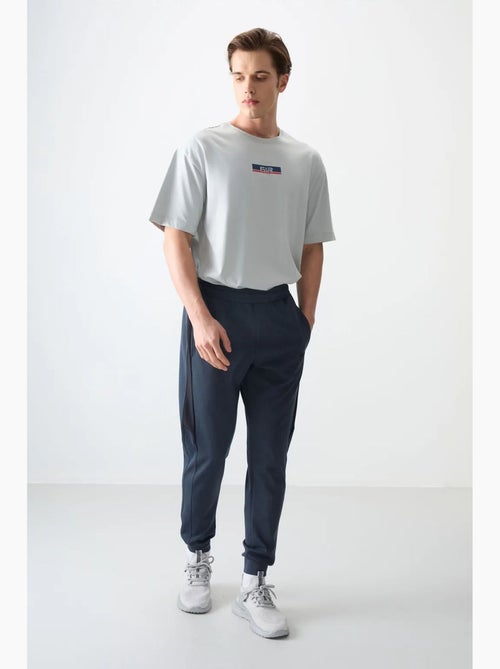 Pantalon de jogging homme coupe regular en molleton tommy - Kiabi Pantalon de jogging homme coupe regular en molleton tommy - Kiabi
