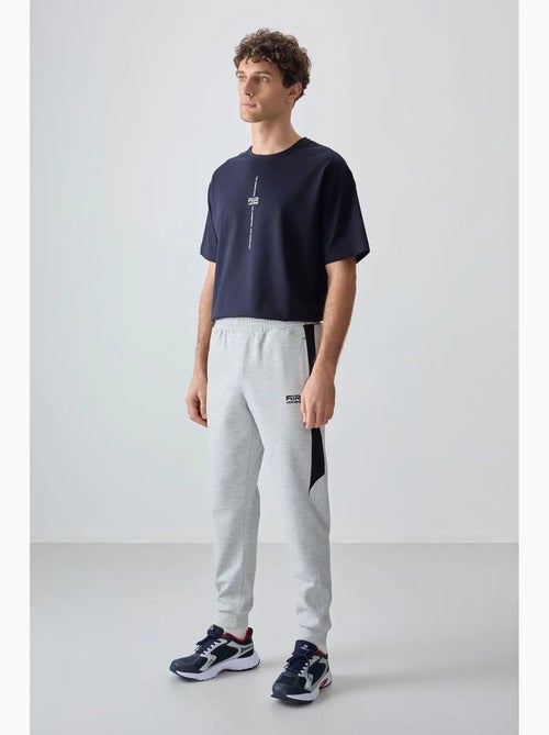 Pantalon de jogging homme coupe regular en molleton tommy - Kiabi Pantalon de jogging homme coupe regular en molleton tommy - Kiabi