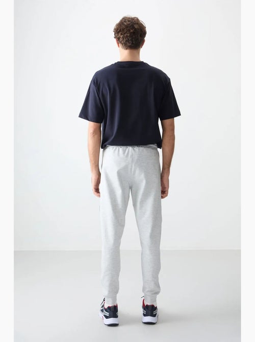 Pantalon de jogging homme coupe regular en molleton tommy - Kiabi Pantalon de jogging homme coupe regular en molleton tommy - Kiabi