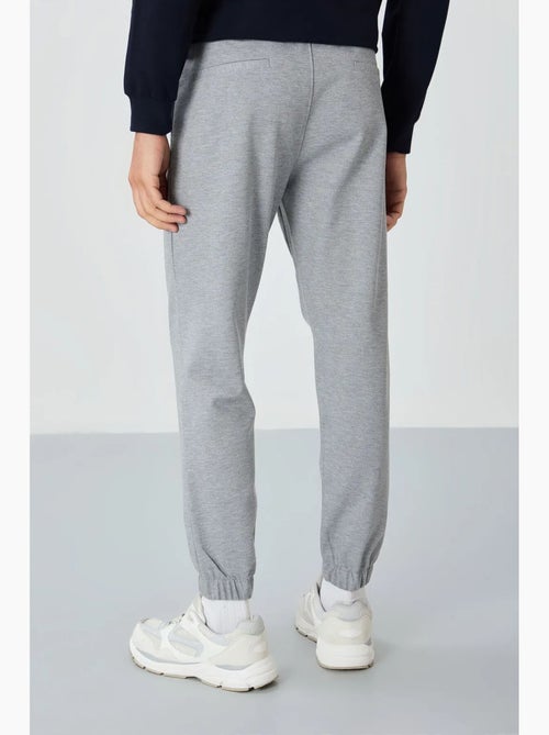Pantalon de jogging homme coupe regular en molleton tommy - Kiabi Pantalon de jogging homme coupe regular en molleton tommy - Kiabi