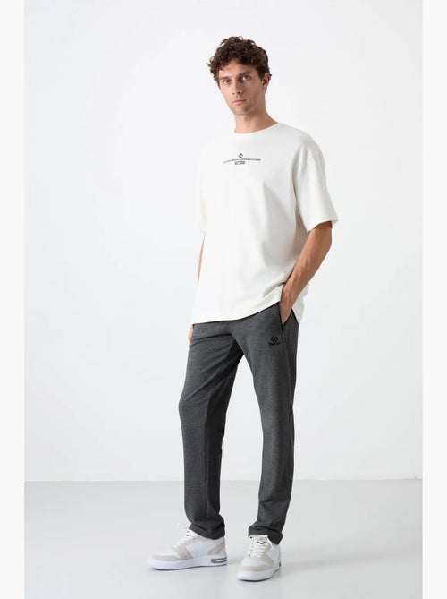 Pantalon de jogging homme coupe regular jambe droite tommy - Kiabi Pantalon de jogging homme coupe regular jambe droite tommy - Kiabi