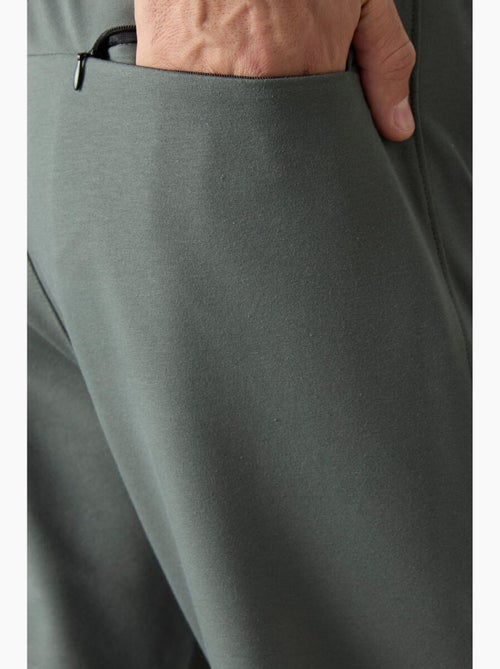 Pantalon de jogging homme coupe regular jambe droite tommy - Kiabi Pantalon de jogging homme coupe regular jambe droite tommy - Kiabi