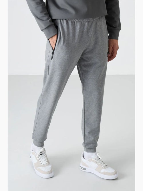 Pantalon de jogging homme uni avec poche zippée tommy - Kiabi Pantalon de jogging homme uni avec poche zippée tommy - Kiabi