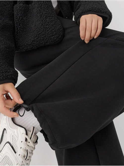 Pantalon de survêtement basique à coupe ajustée et surélevée - Kiabi Pantalon de survêtement basique à coupe ajustée et surélevée - Kiabi