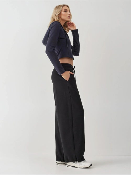 Pantalon de survêtement basique à coupe ajustée et surélevée - Kiabi Pantalon de survêtement basique à coupe ajustée et surélevée - Kiabi