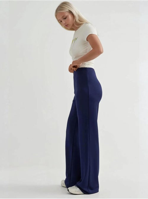 Pantalon de survêtement coupe droite en modal, coupe décontractée - Kiabi Pantalon de survêtement coupe droite en modal, coupe décontractée - Kiabi