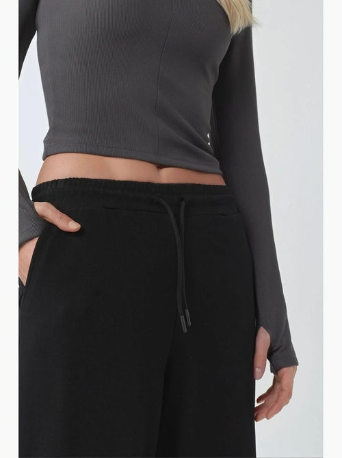 Pantalon de survêtement droit à taille élastique et doux au toucher hiccup - Kiabi Pantalon de survêtement droit à taille élastique et doux au toucher hiccup - Kiabi