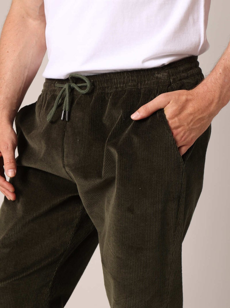 Pantalon décontracté en velours côtelé 'Deeluxe' Vert bouteille - Kiabi