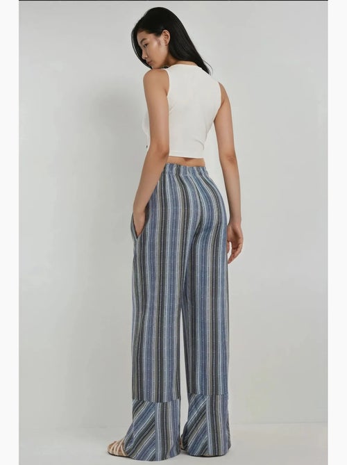 Pantalon décontracté imprimé à jambes larges hiccup - Kiabi Pantalon décontracté imprimé à jambes larges hiccup - Kiabi