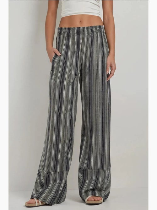 Pantalon décontracté imprimé à jambes larges hiccup - Kiabi Pantalon décontracté imprimé à jambes larges hiccup - Kiabi