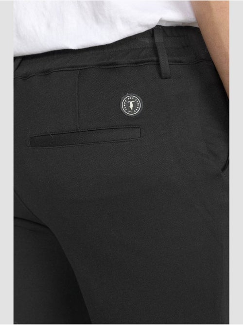 Pantalon DEDAL carotte 'Le Temps Des Cerises' - Kiabi Pantalon DEDAL carotte 'Le Temps Des Cerises' - Kiabi