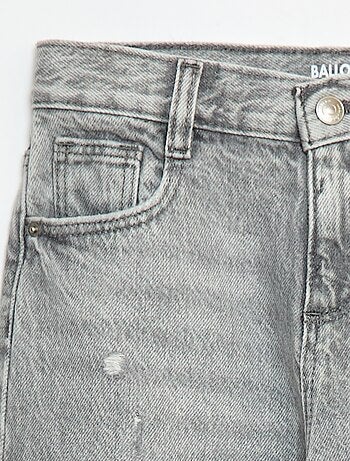 Pantalon denim mom avec abrasions