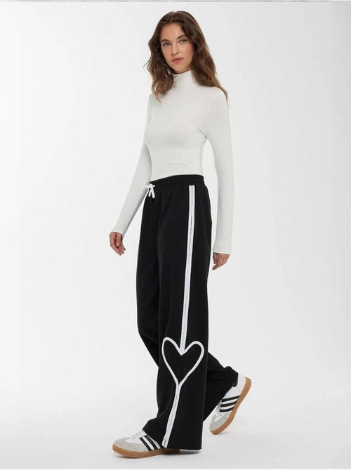 Pantalon détaillé en forme de cœur - Kiabi Pantalon détaillé en forme de cœur - Kiabi