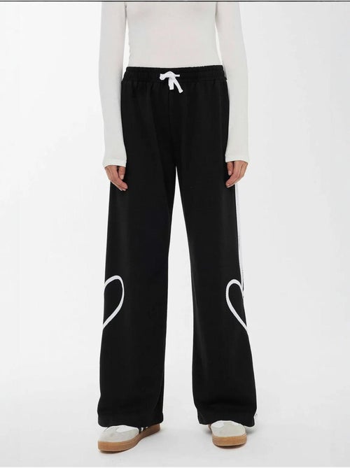 Pantalon détaillé en forme de cœur - Kiabi Pantalon détaillé en forme de cœur - Kiabi