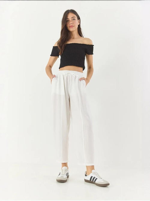 Pantalon d'été coupe carotte ceinturé bianco avec détails de poches lucci - Kiabi Pantalon d'été coupe carotte ceinturé bianco avec détails de poches lucci - Kiabi