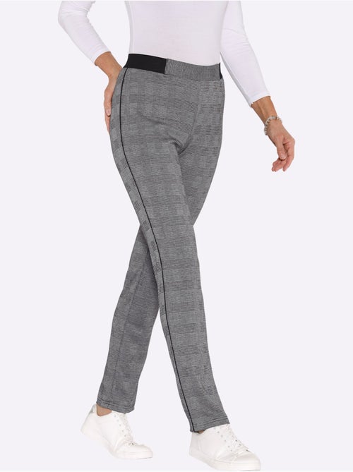 Pantalon doux à motif géométrique avec passepoil noir - Taille courte - Moda Vilona - Kiabi Pantalon doux à motif géométrique avec passepoil noir - Taille courte - Moda Vilona - Kiabi