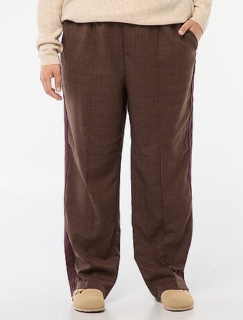 Pantalon droit à carreaux avec bande sur les côtés