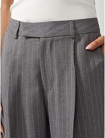 Pantalon droit à rayures plissées