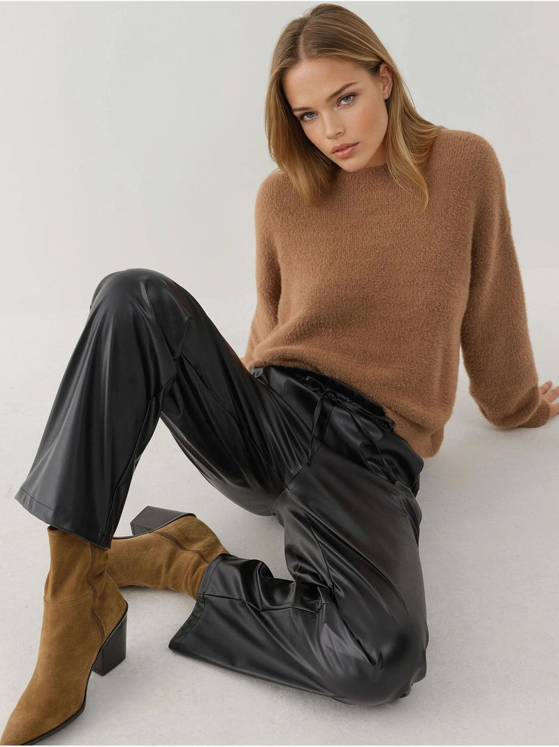 Pantalon droit à taille élastique en similicuir Noir - Kiabi