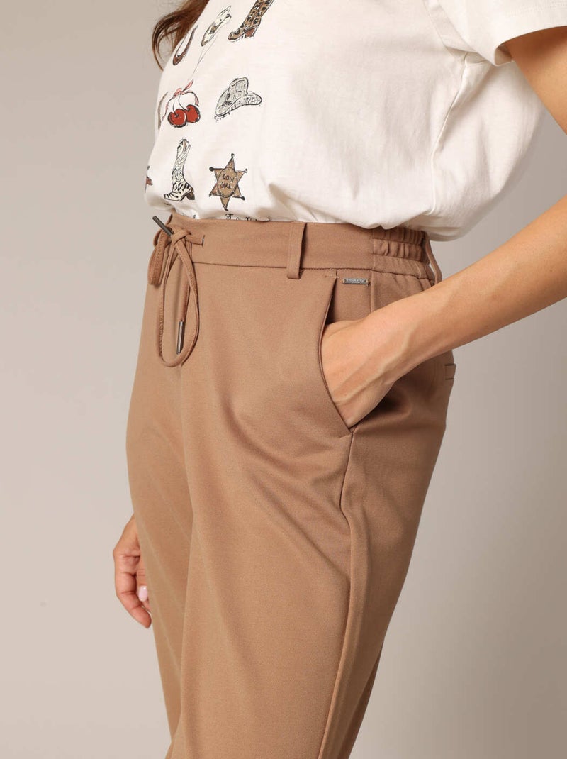 Pantalon droit avec poches italiennes 'Deeluxe' Marron cappuccino - Kiabi