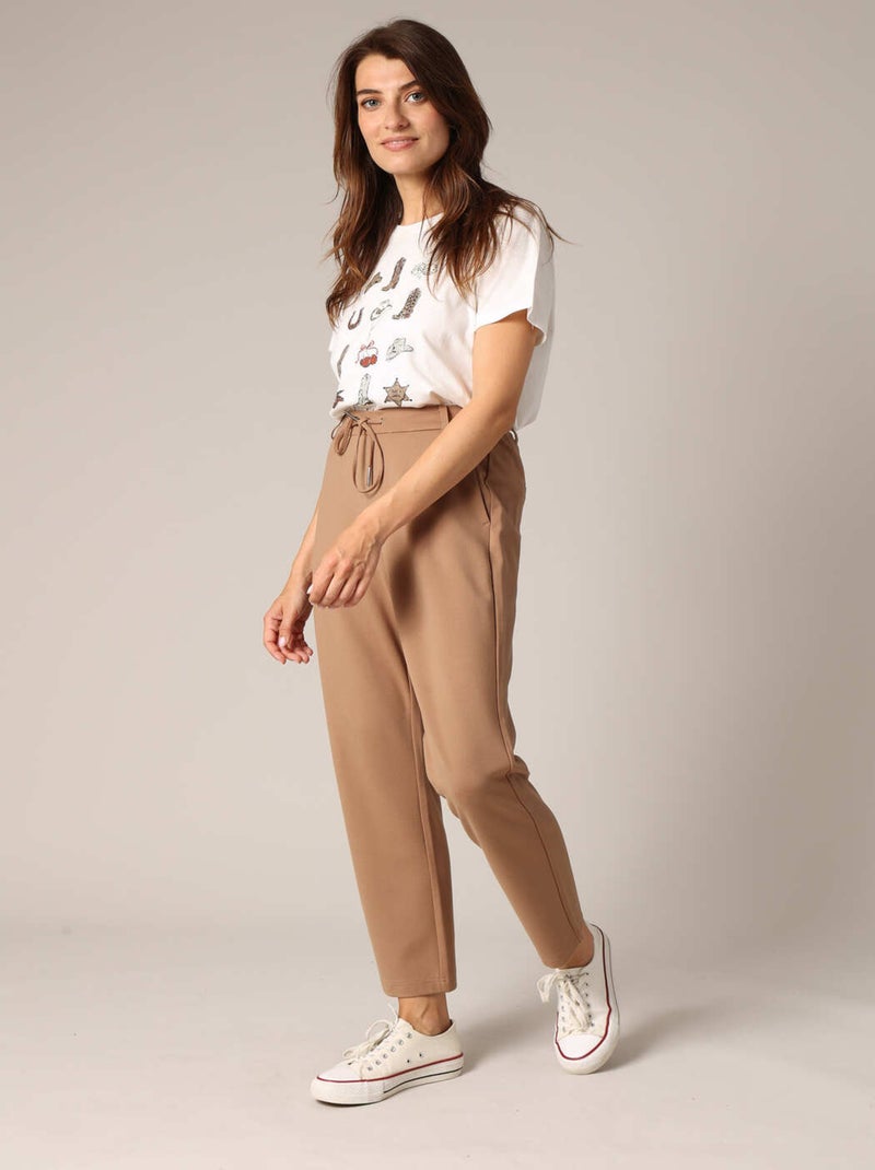 Pantalon droit avec poches italiennes 'Deeluxe' Marron cappuccino - Kiabi
