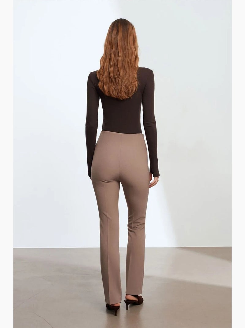 Pantalon droit en crêpe pour femme dilvin Taupe - Kiabi