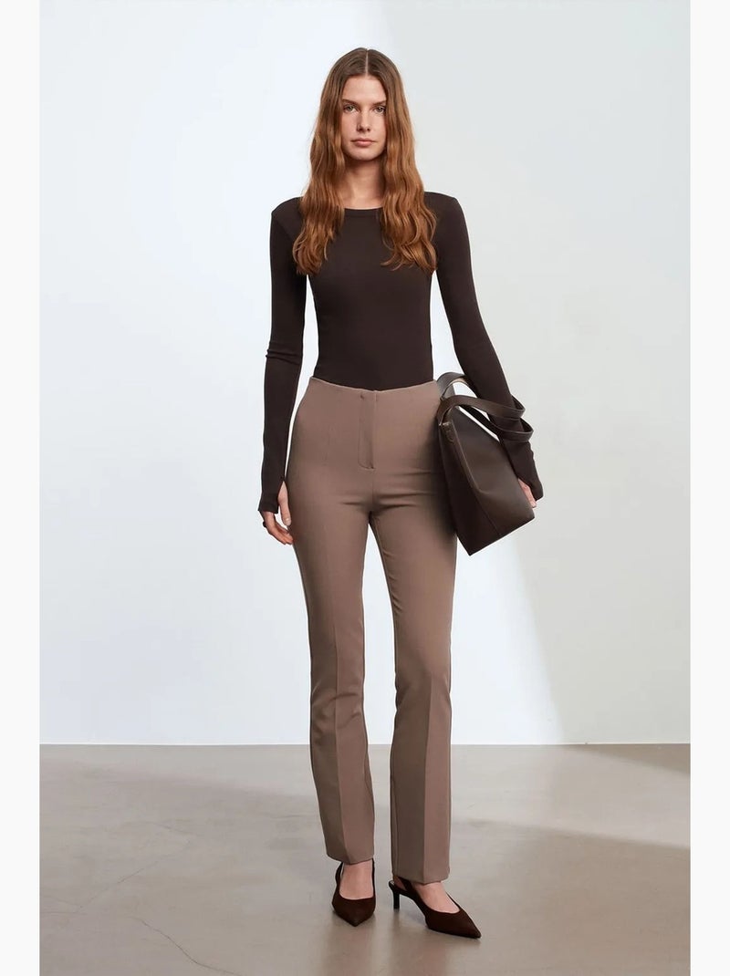 Pantalon droit en crêpe pour femme dilvin Taupe - Kiabi