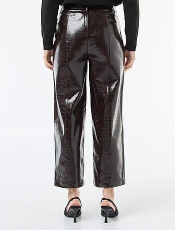 Pantalon droit en simili façon 'peau de serpent'