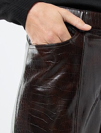 Pantalon droit en simili façon 'peau de serpent'