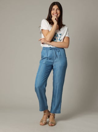 Pantalon droit fluide à taille élastiquée avec lien de serrage et monopoche arrière 'Deeluxe'