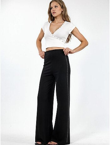 Pantalon droit taille haute avec accessoire en pierre