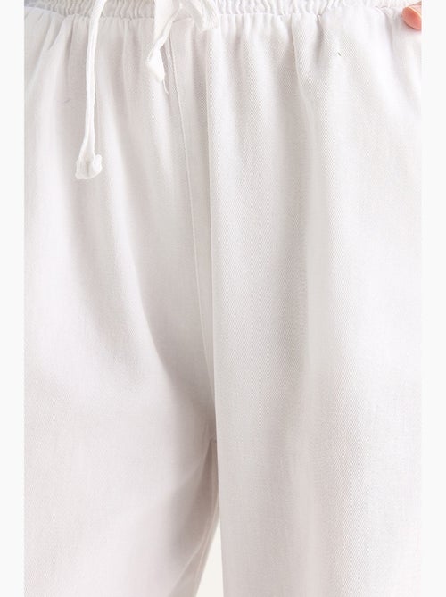 Pantalon droit taille haute en gabardine avec détails de reliure lucci - Kiabi Pantalon droit taille haute en gabardine avec détails de reliure lucci - Kiabi