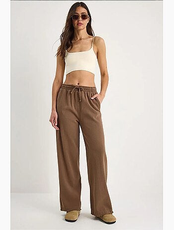 Pantalon droit taille haute en gabardine avec détails de reliure lucci