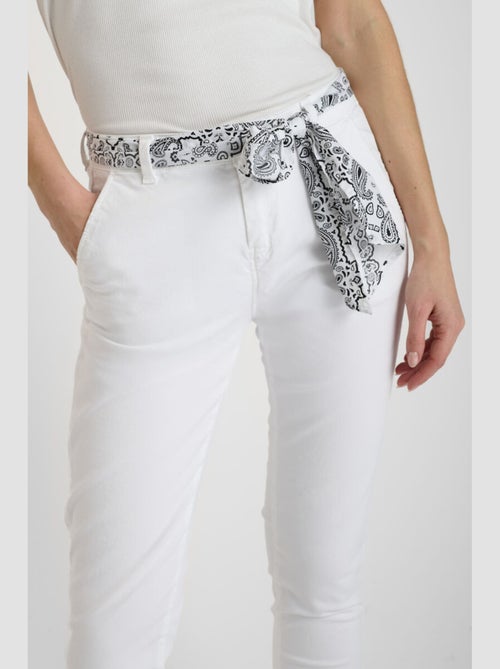 Pantalon DYLI 7 chino 'Le Temps Des Cerises' - Kiabi