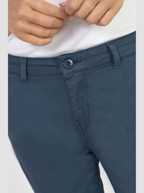 Pantalon DYLI 7 chino 'Le Temps Des Cerises' - Kiabi