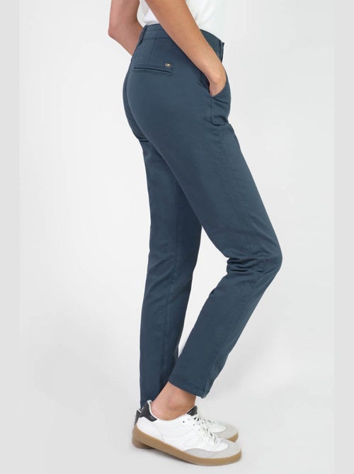 Pantalon DYLI 7 chino 'Le Temps Des Cerises' - Kiabi