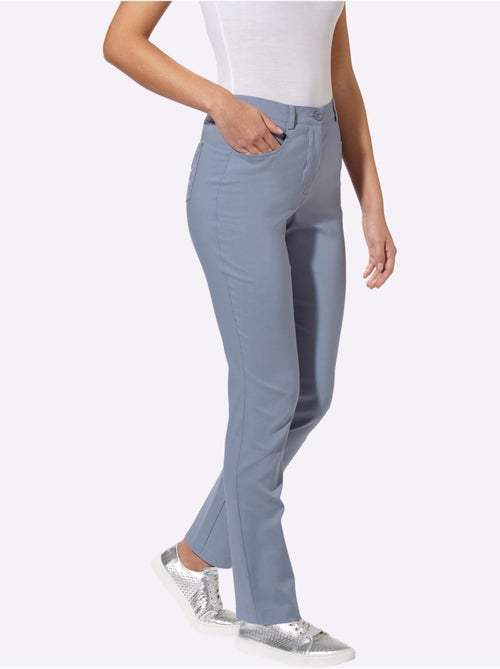 Pantalon en bengaline avec broderie papillon et poches décoratives - Taille courte - Moda Vilona - Kiabi Pantalon en bengaline avec broderie papillon et poches décoratives - Taille courte - Moda Vilona - Kiabi