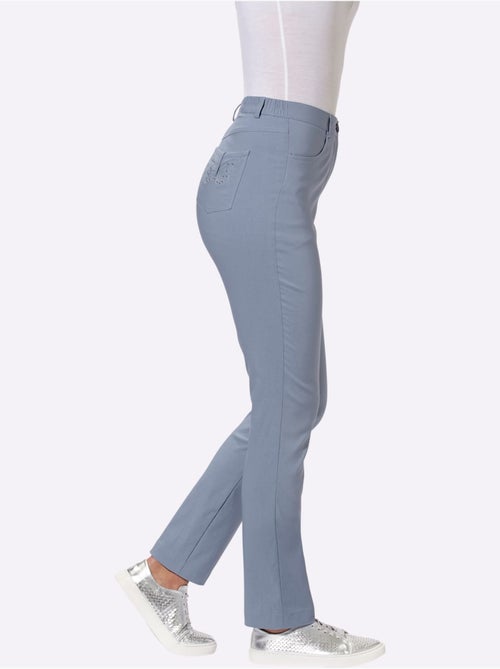 Pantalon en bengaline avec broderies papillons et poches décoratives - Taille standard - Moda Vilona - Kiabi Pantalon en bengaline avec broderies papillons et poches décoratives - Taille standard - Moda Vilona - Kiabi