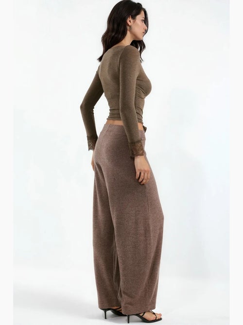 Pantalon en crêpe à jambe large et taille haute busem - Kiabi Pantalon en crêpe à jambe large et taille haute busem - Kiabi