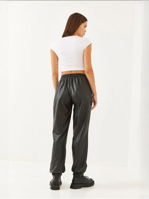 Pantalon en cuir à taille et poignets élastiques bianco lucci - Kiabi Pantalon en cuir à taille et poignets élastiques bianco lucci - Kiabi