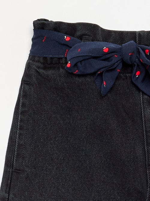 Pantalon en denim avec ceinture en tissu - Kiabi Pantalon en denim avec ceinture en tissu - Kiabi