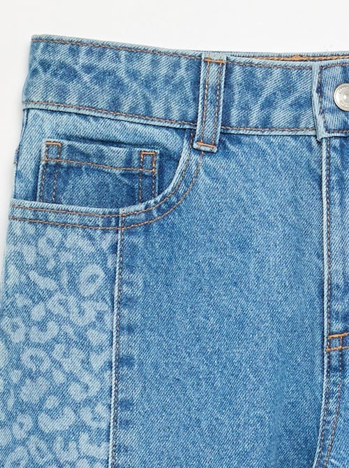 Pantalon en denim avec empiècements imprimés - Kiabi