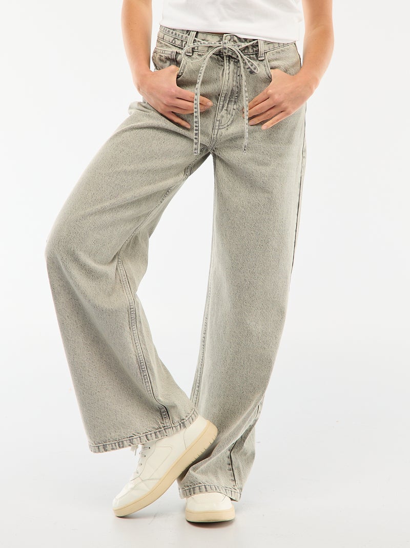 Pantalon en denim avec mini ceinture Gris - Kiabi