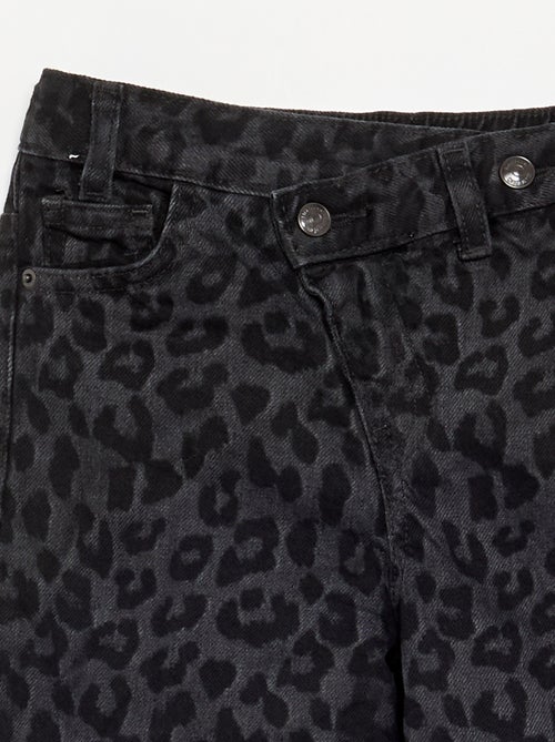 Pantalon en denim avec patte de boutonnage décalée - Kiabi