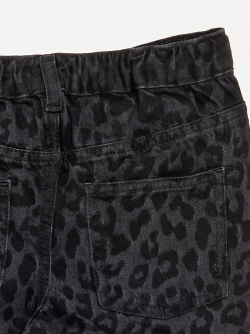 Pantalon en denim avec patte de boutonnage décalée - Kiabi