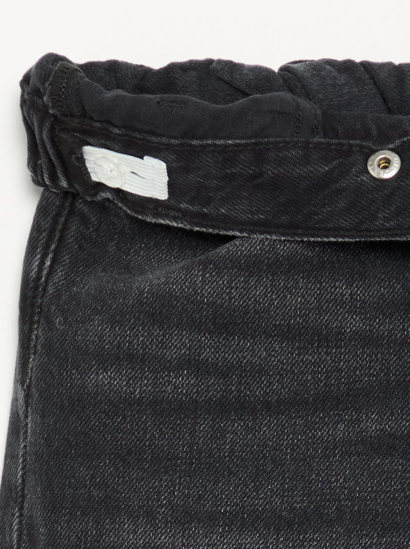 Pantalon en denim avec patte de boutonnage décalée Noir - Kiabi