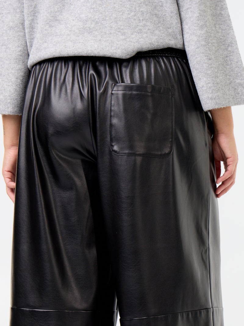 Pantalon en faux cuir Noir - Kiabi