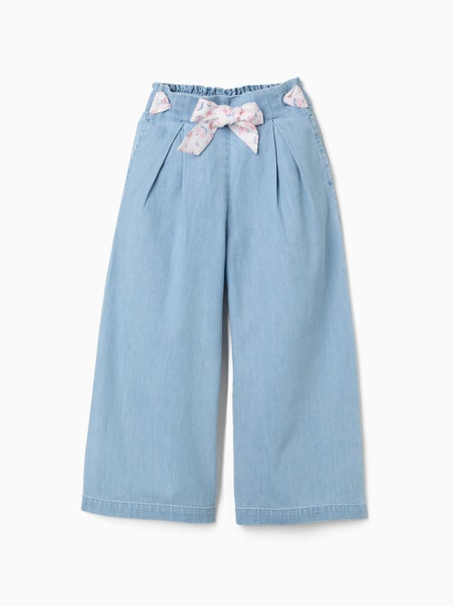Pantalon en jean avec ceinture fleurie et taille paperbag - Kiabi