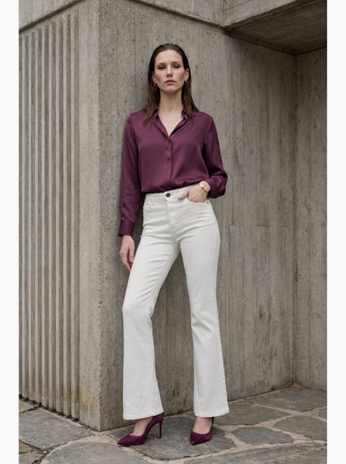 Pantalon en jean taille haute à jambes évasées avec poches my fashion - Kiabi Pantalon en jean taille haute à jambes évasées avec poches my fashion - Kiabi